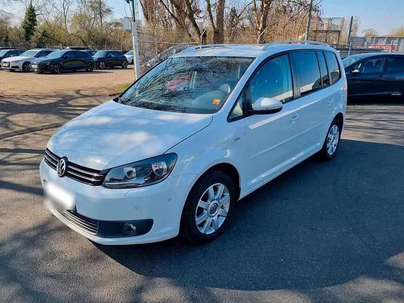 Gebraucht VW Touran Edition 105 PS (77 kW) 2014 Weiß Van / Kleinbus