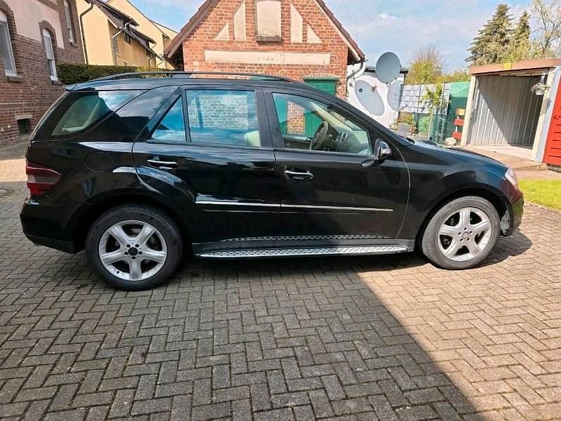 Gebraucht Mercedes ML280 190 PS (139 kW) 2009 Schwarz SUV
