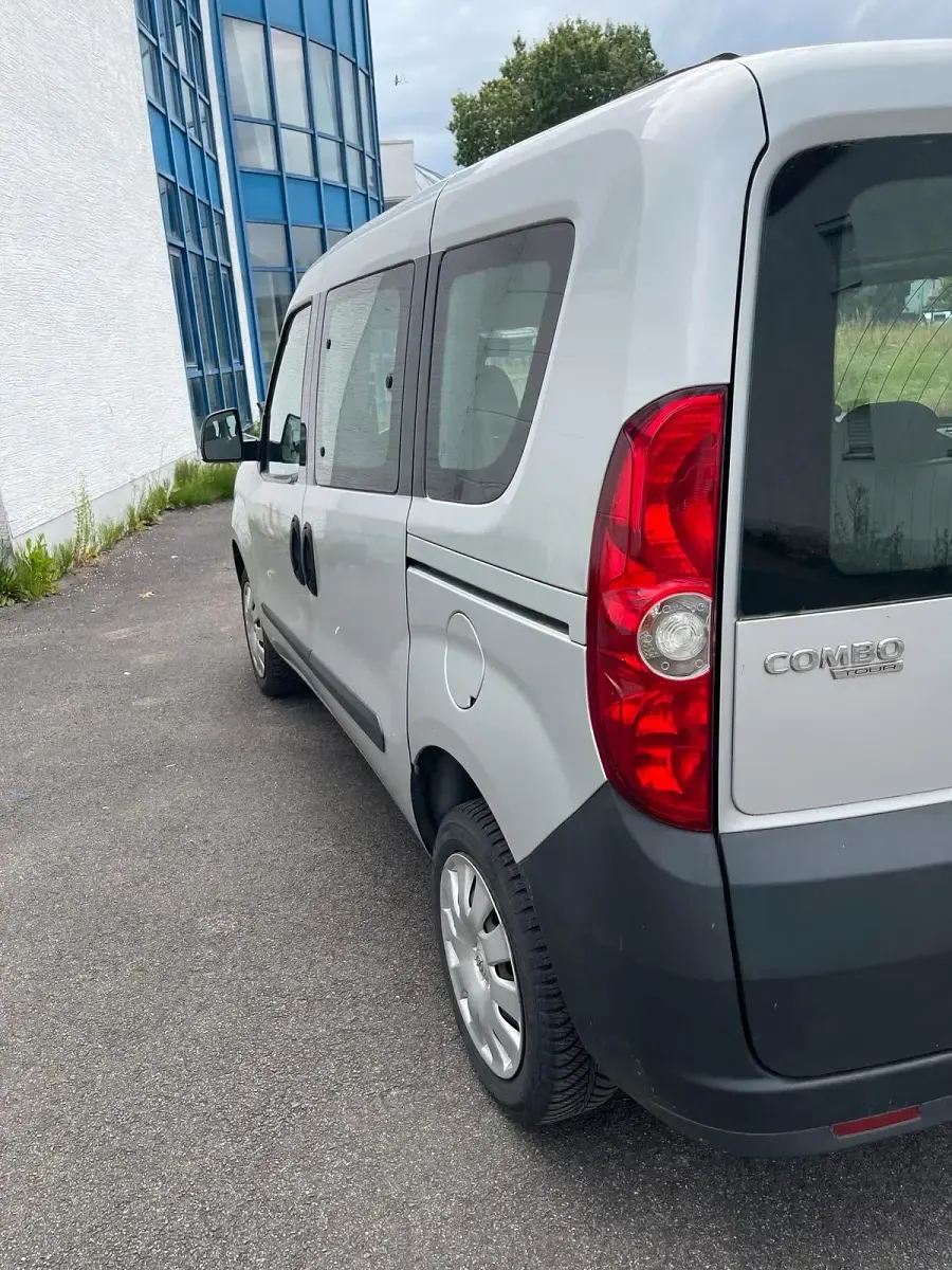Gebraucht Opel Combo 95 PS (69 kW) 2013 Silber Van / Kleinbus