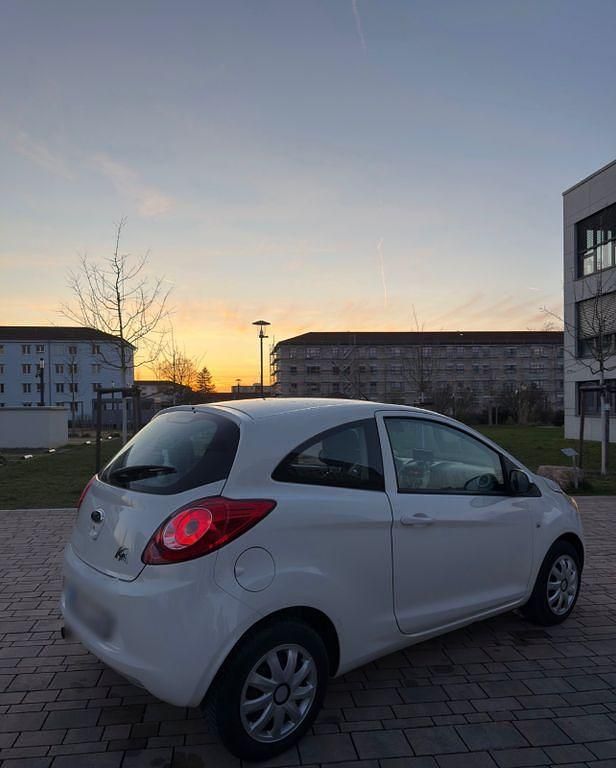 Gebraucht Ford Ka 69 PS (50 kW) 2011 Weiß Kleinwagen