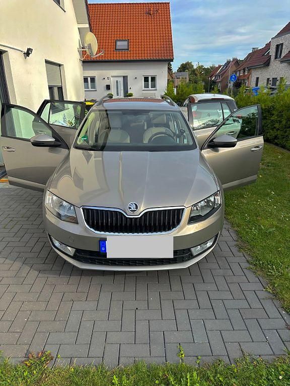 Beige Gebraucht 2017 Skoda Octavia Kombi | 11.300 € (Guter Preis) - Bild 1/4