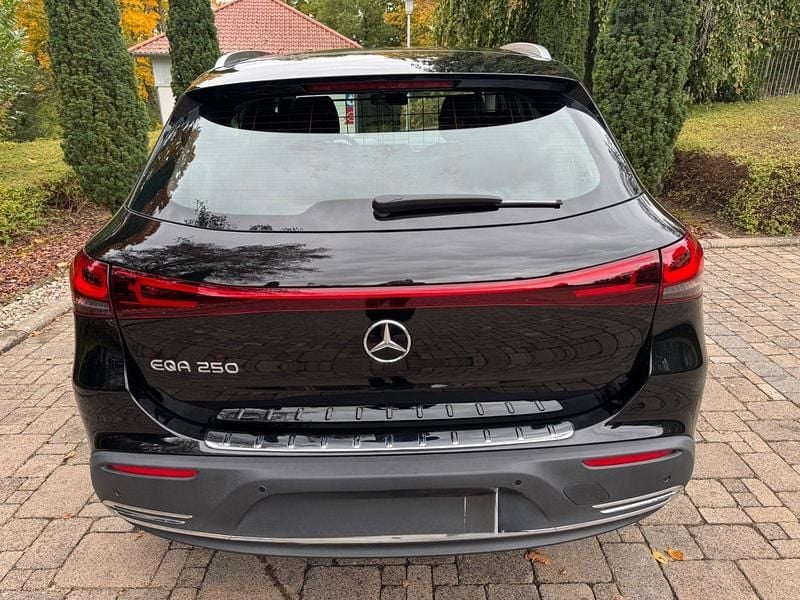 Gebraucht Mercedes EQA250 139 kW (190 PS) 2022 Schwarz SUV
