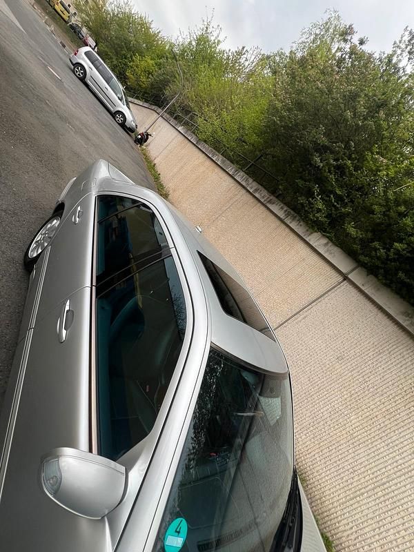 Second-hand Mercedes E320 2002 Argintiu Berlinǎ