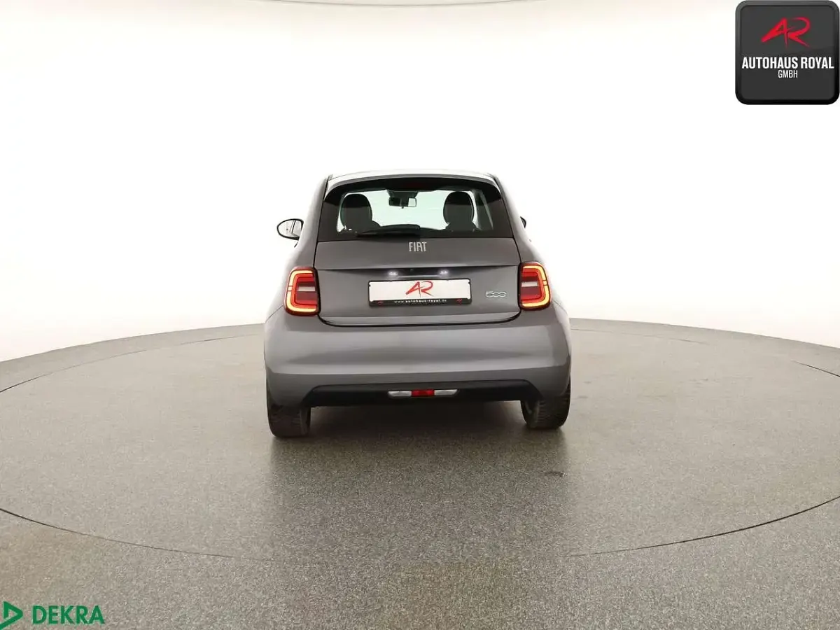 Gebraucht Fiat 500e Icon 86 kW (118 PS) 2022 Colore esterno (mineral grau) Kleinwagen