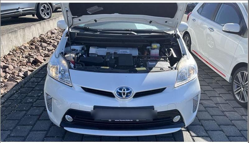 Weiß Gebraucht 2012 Toyota Prius Limousine | 13.700 € - Bild 1/4