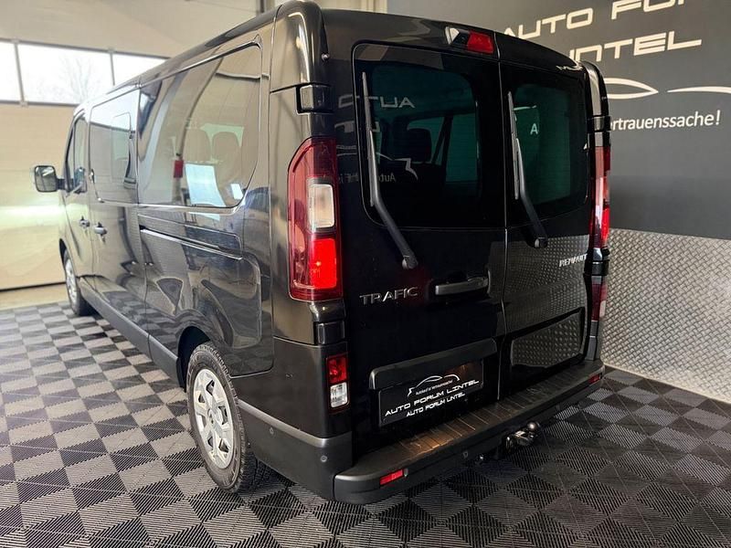 Gebraucht Renault Trafic Life 150 PS (110 kW) 2022 Schwarz Van / Kleinbus