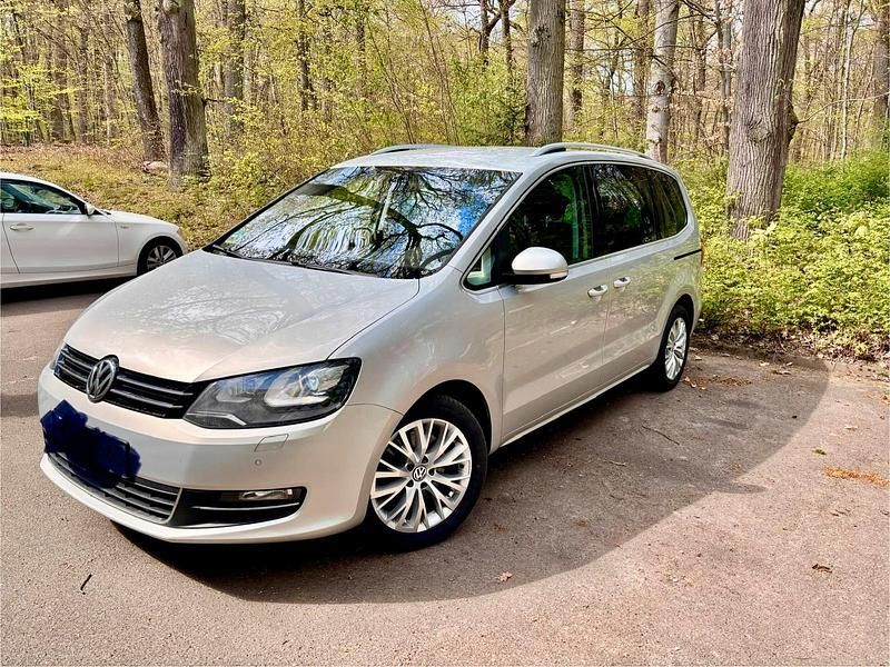Second-hand VW Sharan 140 CP (102 kW) 2013 Argintiu Monovolum
