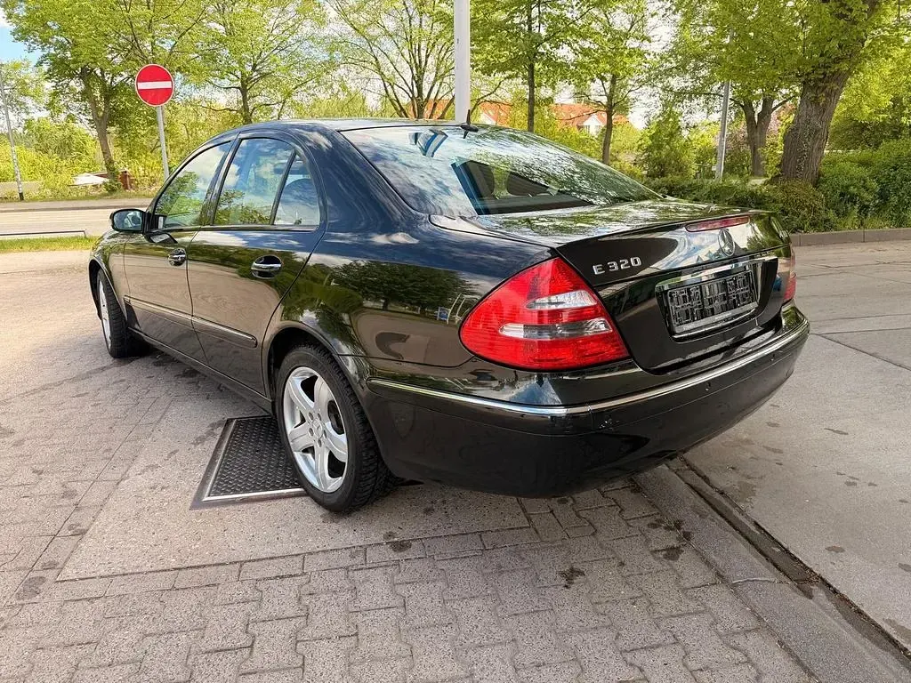 Gebraucht Mercedes E320 Elegance 224 PS (164 kW) 2004 Schwarz Limousine