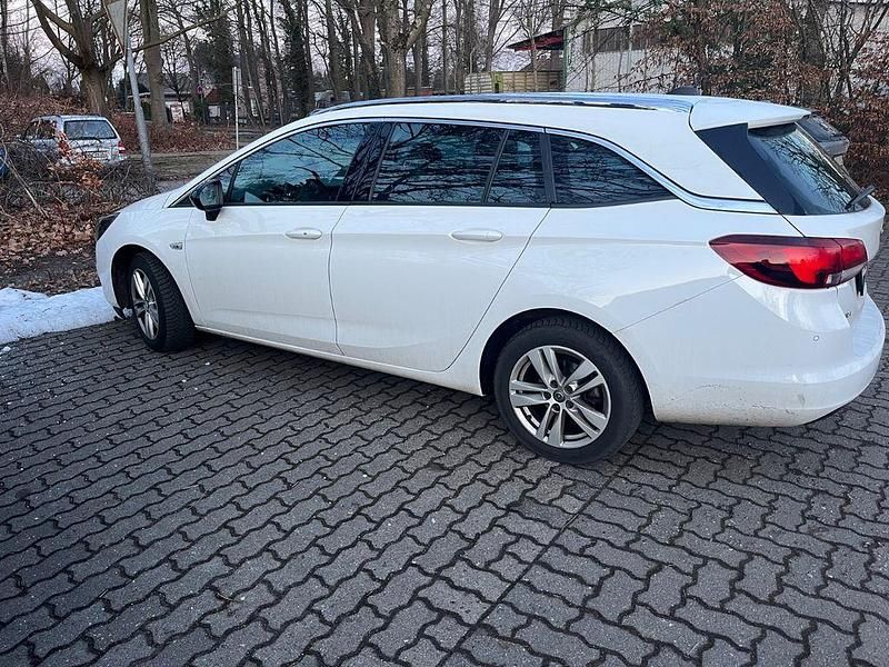 Weiß Gebraucht 2021 Opel Astra Design & Tech Kombi | 10.000 € (Fairer Preis) - Bild 1/4