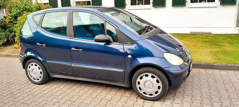 Blau Gebraucht 2003 Mercedes A140 Limousine | 2.990 € - Bild 1/4