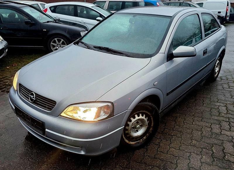 Silber Gebraucht 2002 Opel Astra Selection Limousine | 999 € (Superpreis) - Bild 1/4