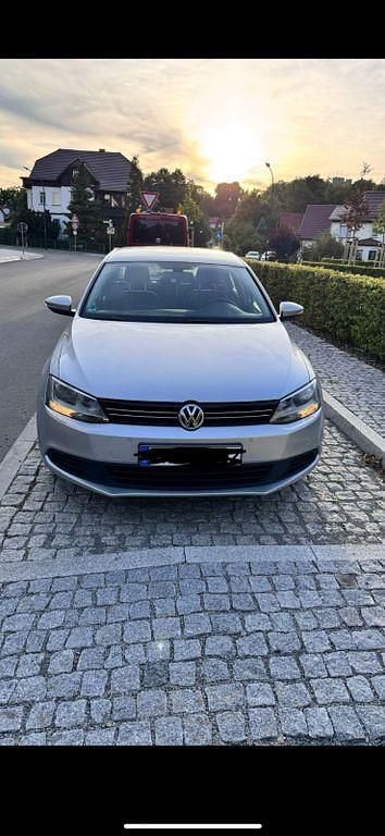 Silber Gebraucht 2012 VW Jetta Comfortline Limousine | 5.200 € (Fairer Preis) - Bild 1/4