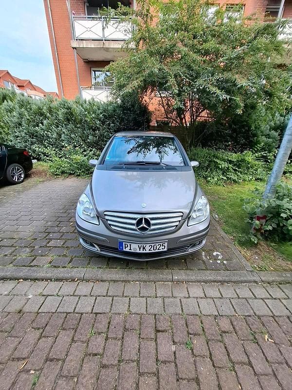 Grau Gebraucht 2005 Mercedes B170 Van / Kleinbus | 3.200 € (Guter Preis) - Bild 1/4