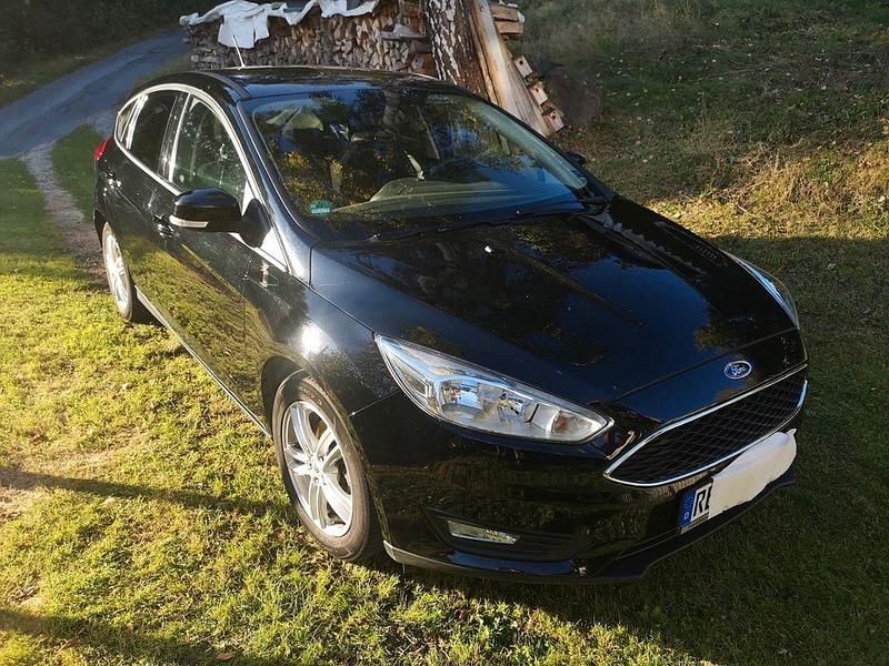 Schwarz Gebraucht 2017 Ford Focus Trend Limousine | 7.200 € (Guter Preis) - Bild 1/4
