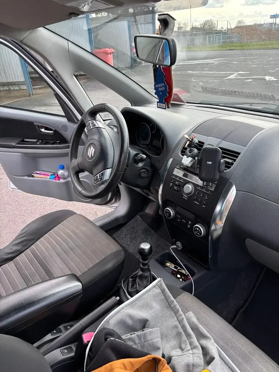 Gebraucht Suzuki SX4 130 PS (95 kW) 2011 Grau SUV