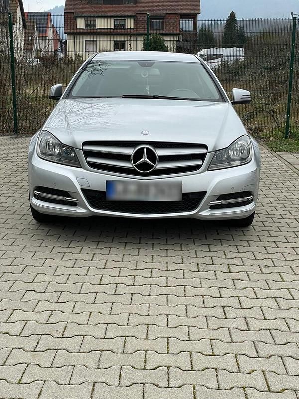 Gebraucht Mercedes C180 156 PS (114 kW) 2012 Silber Coupé