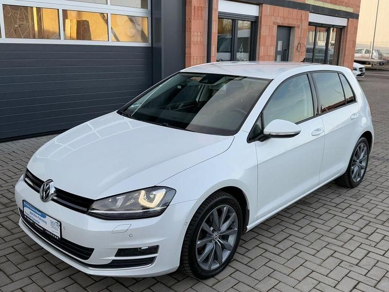 Weiß Gebraucht 2015 VW Golf VII Highline Limousine | 12.900 € (Fairer Preis) - Bild 1/4