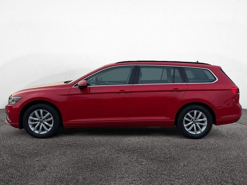 Gebraucht VW Passat Business 122 PS (89 kW) 2023 Rot Kombi