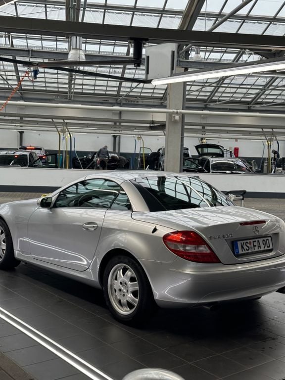 Silber Gebraucht 2004 Mercedes SLK200 Cabrio | 6.500 € (Etwas zu teuer) - Bild 1/4