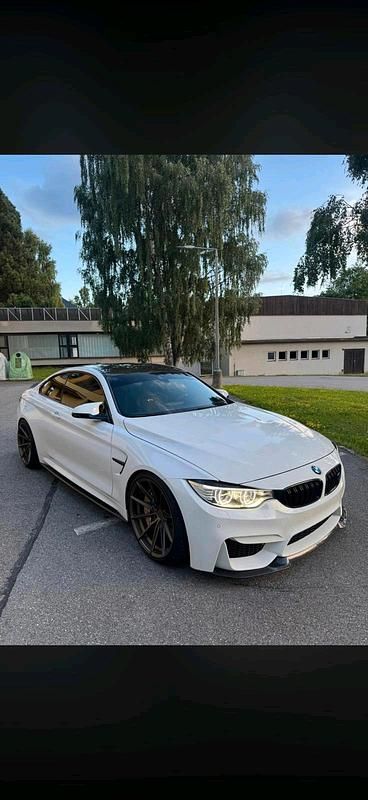 Weiß Gebraucht 2014 BMW M4 Performance Coupé | 44.900 € - Bild 1/4