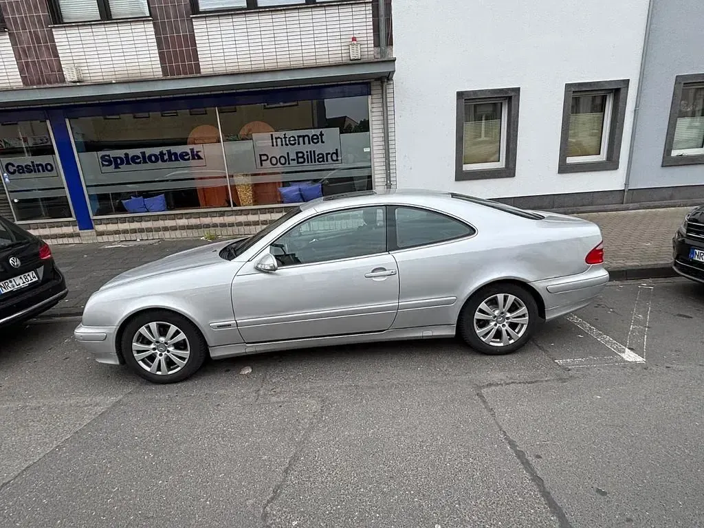 Second-hand Mercedes E200 Elegance 163 CP (119 kW) 2002 Argintiu Berlinǎ