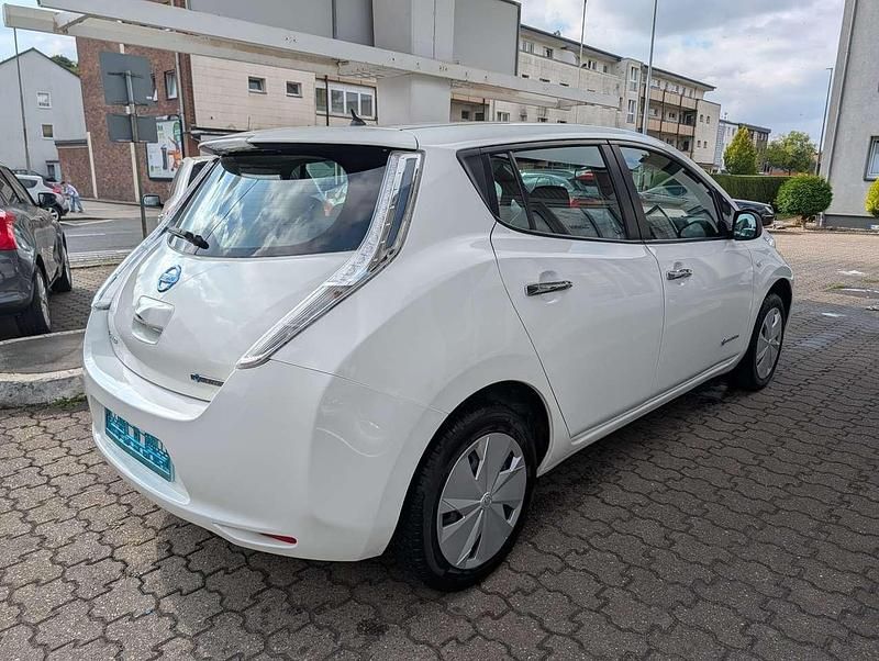 Gebraucht Nissan Leaf Visia 80 kW (109 PS) 2017 Weiß Kleinwagen