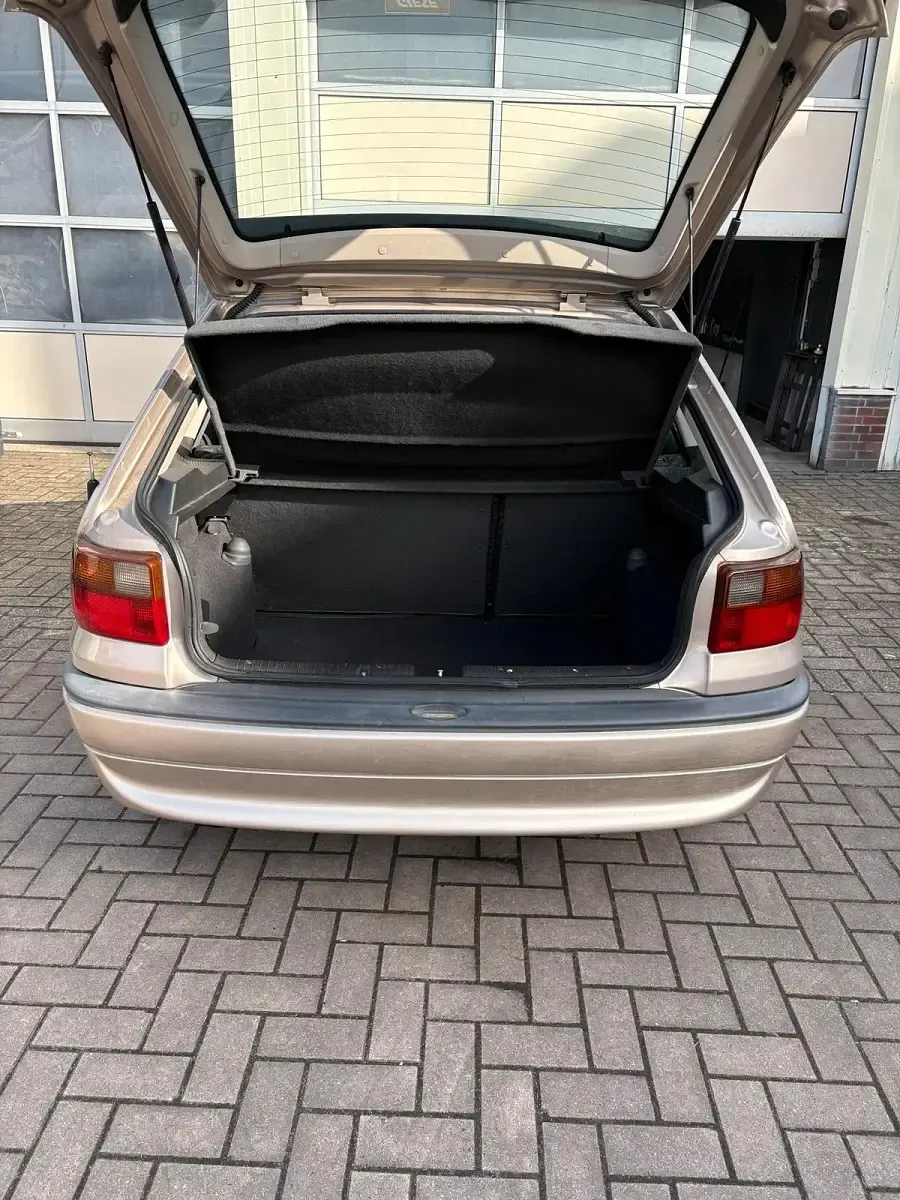 Używany Opel Astra 60 KM (44 kW) 1997 Złoty Sedan/Limuzyna