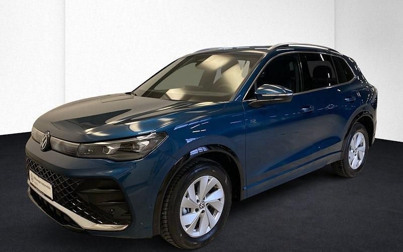 Neu VW Tiguan R-line 150 PS (110 kW) 2025 Blau SUV