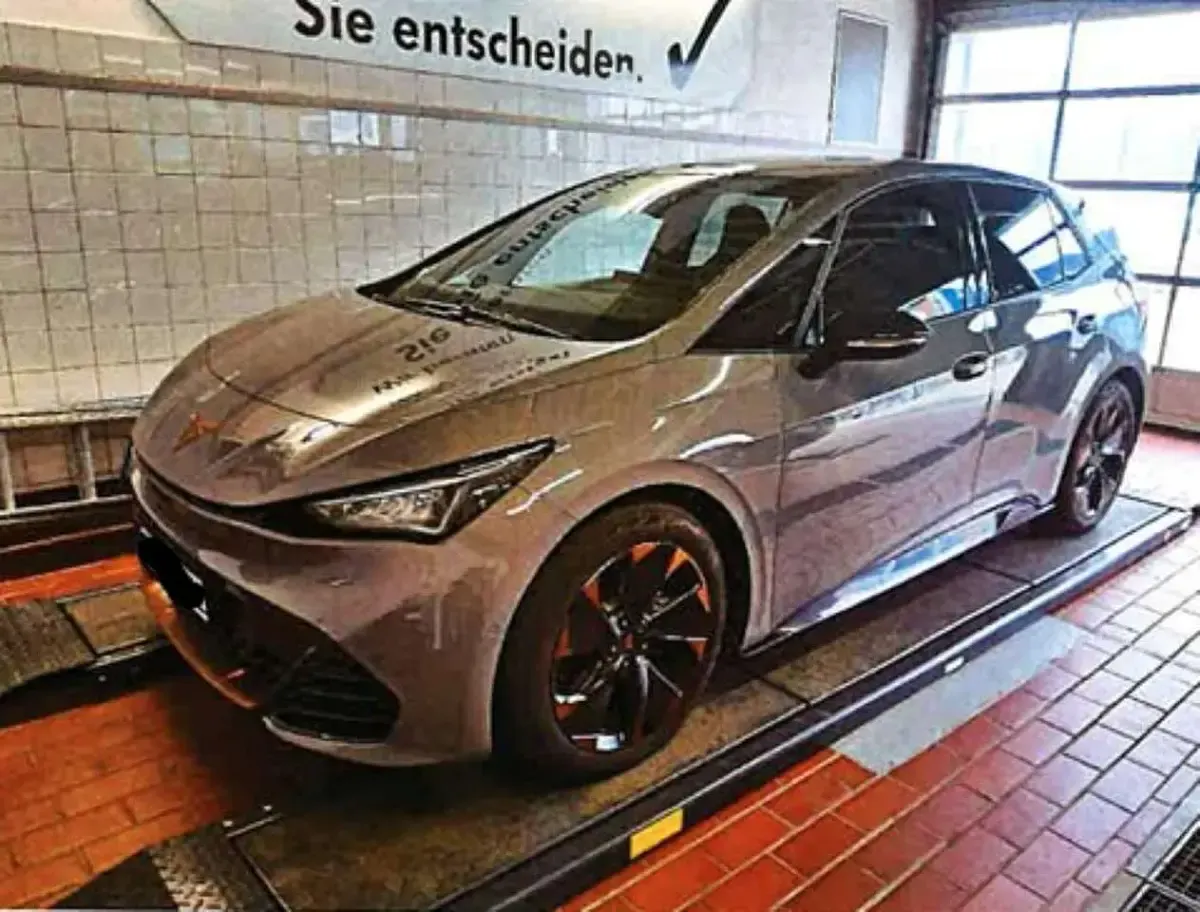 Gebraucht Cupra Born 150 kW (204 PS) 2024 Vaporgrau Kleinwagen