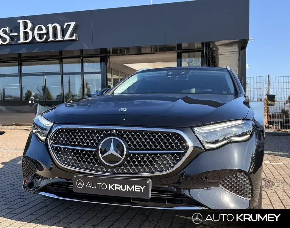 Gebraucht Mercedes E200 Avantgarde 204 PS (150 kW) 2026 Schwarz Kombi