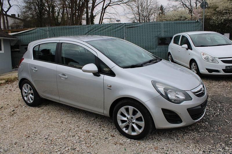 Gebraucht Opel Corsa Active 87 PS (63 kW) 2013 Silber Kleinwagen