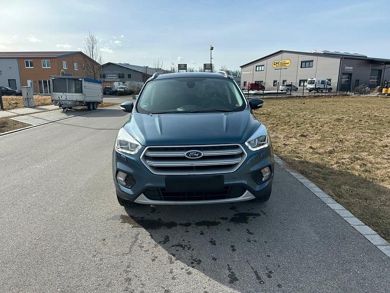 Gebraucht Ford Kuga 150 PS (110 kW) 2019 Blau SUV