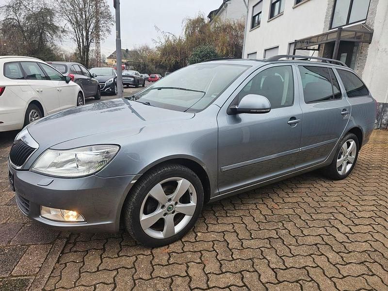 Grau Gebraucht 2013 Skoda Octavia Ambition Kombi | 4.700 € (Fairer Preis) - Bild 1/4
