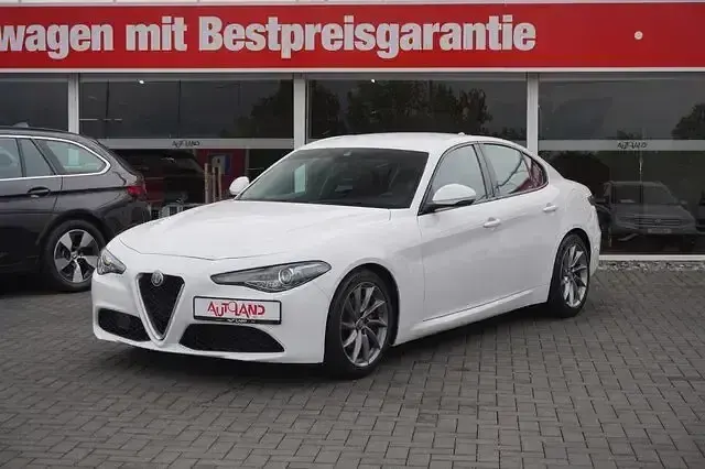 Gebraucht Alfa Romeo Giulia Super 150 PS (110 kW) 2017 Weiß Limousine