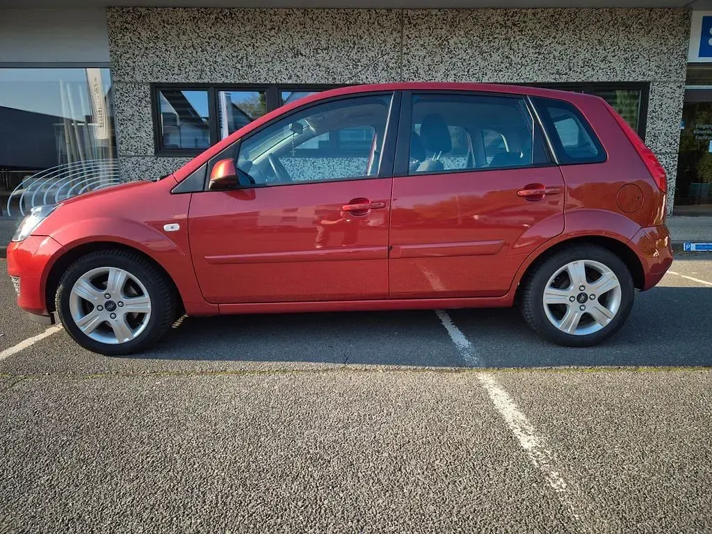 Gebraucht Ford Fiesta Style 69 PS (50 kW) 2008 Rot Kleinwagen