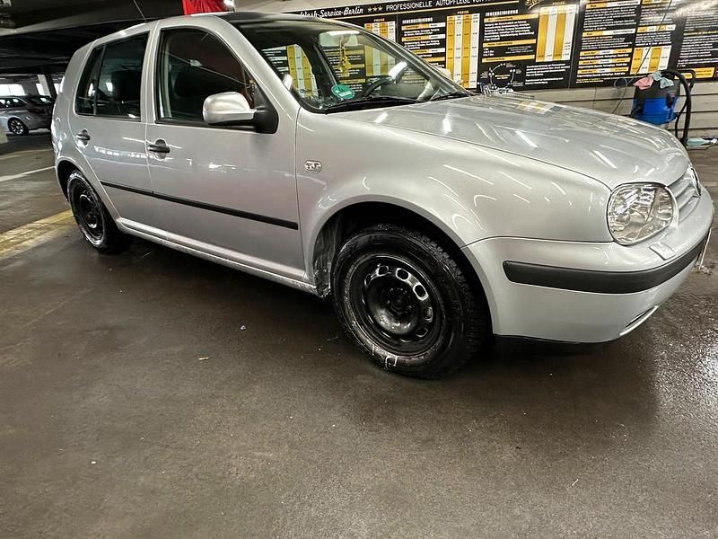 Silber Gebraucht 2001 VW Golf IV Kleinwagen | 600 € (Superpreis) - Bild 1/4