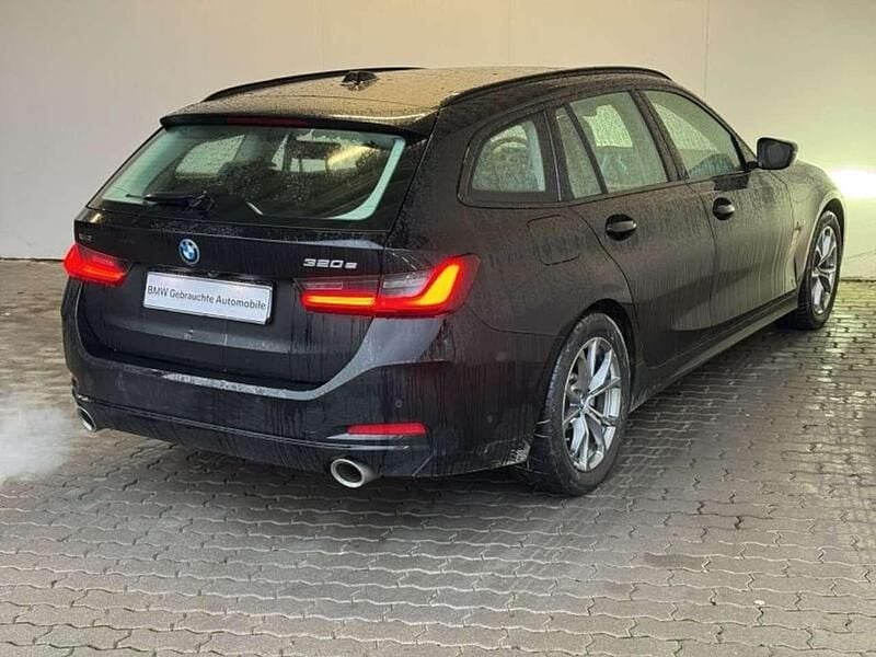 Gebraucht BMW 320e 272 PS (200 kW) 2022 Schwarz uni Kombi