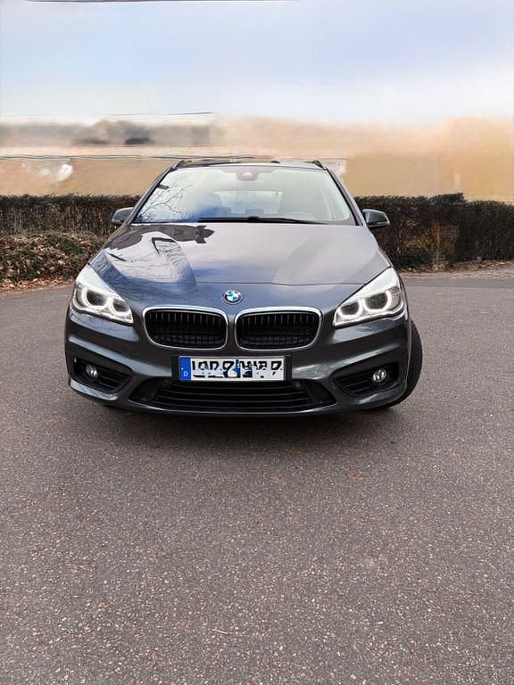 Grau Gebraucht 2017 BMW 218 Active Tourer Advantage Van / Kleinbus | 10.980 € (Superpreis) - Bild 1/4