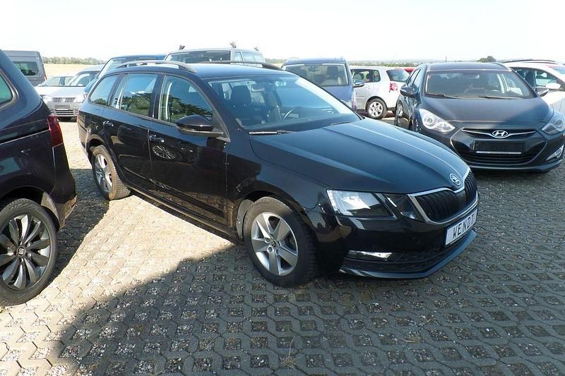 Gebraucht Skoda Octavia Ambition 150 PS (110 kW) 2017 Schwarzmagic perleffekt Kombi