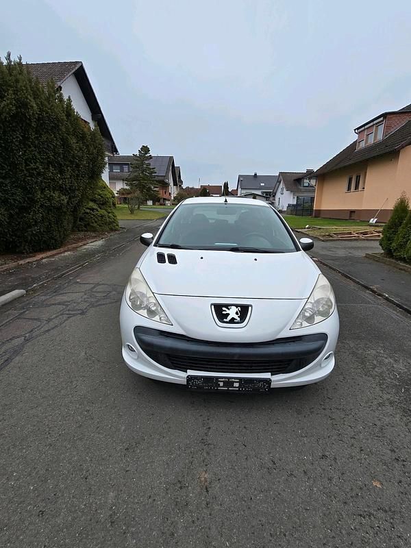 Weiß Gebraucht 2010 Peugeot 206+ Kleinwagen | 1.350 € (Fairer Preis) - Bild 1/4