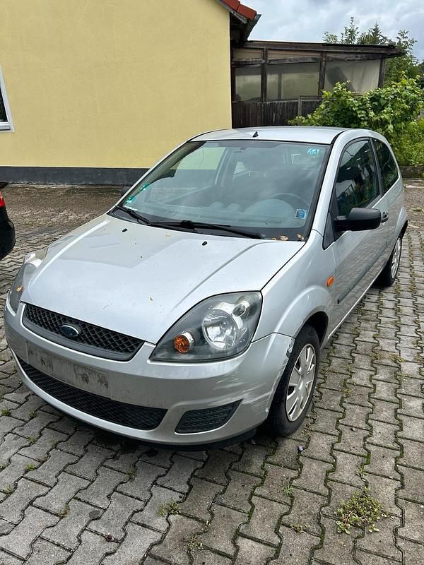 Silber Gebraucht 2007 Ford Fiesta Kleinwagen | 1.300 € (Guter Preis) - Bild 1/4