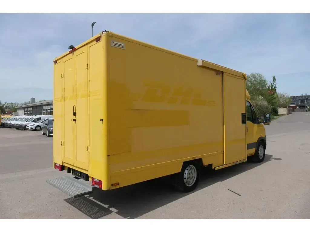 Second-hand Iveco Daily 106 CP (77 kW) 2012 Galben Van