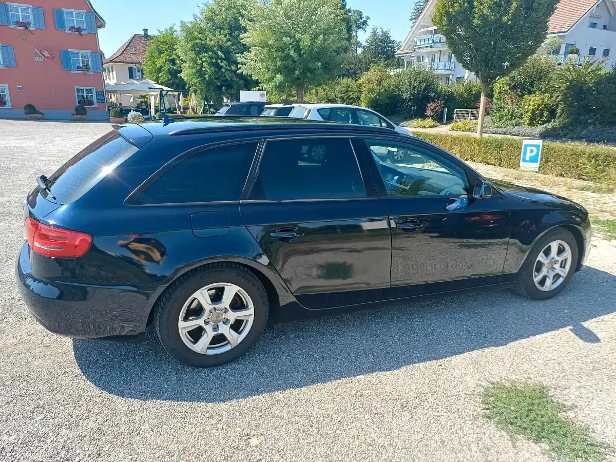 Gebraucht Audi A4 136 PS (100 kW) 2011 Blau Kombi