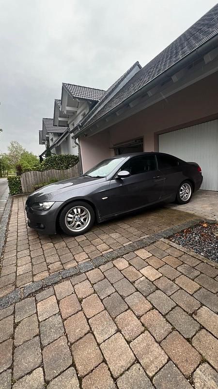 Grau Gebraucht 2008 BMW 320 M Sport Coupé | 4.499 € - Bild 1/4