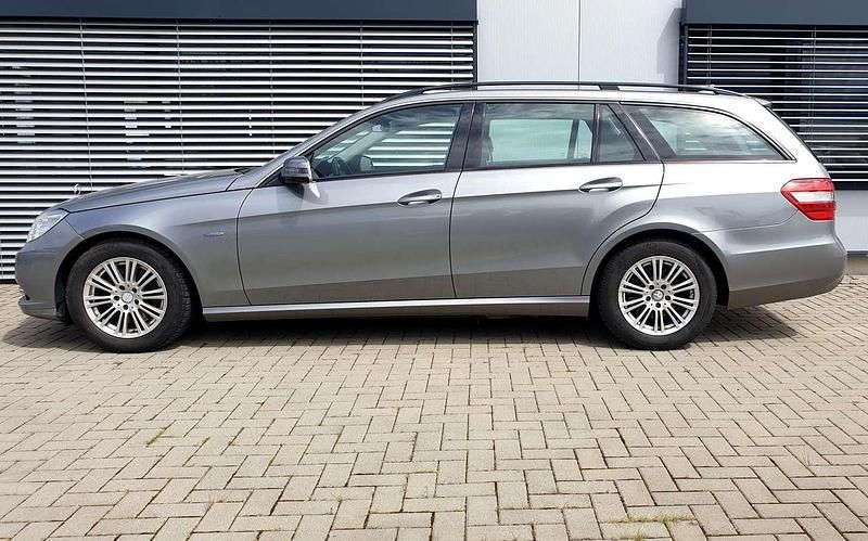Gebraucht Mercedes E220 Elegance 170 PS (125 kW) 2012 Grau Kombi
