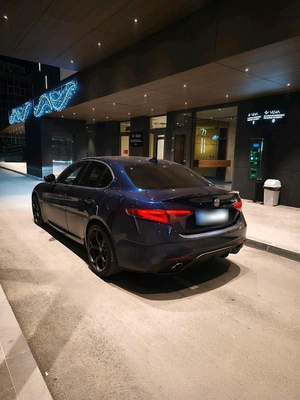 Gebraucht Alfa Romeo Giulia 150 PS (110 kW) 2017 Blau Limousine