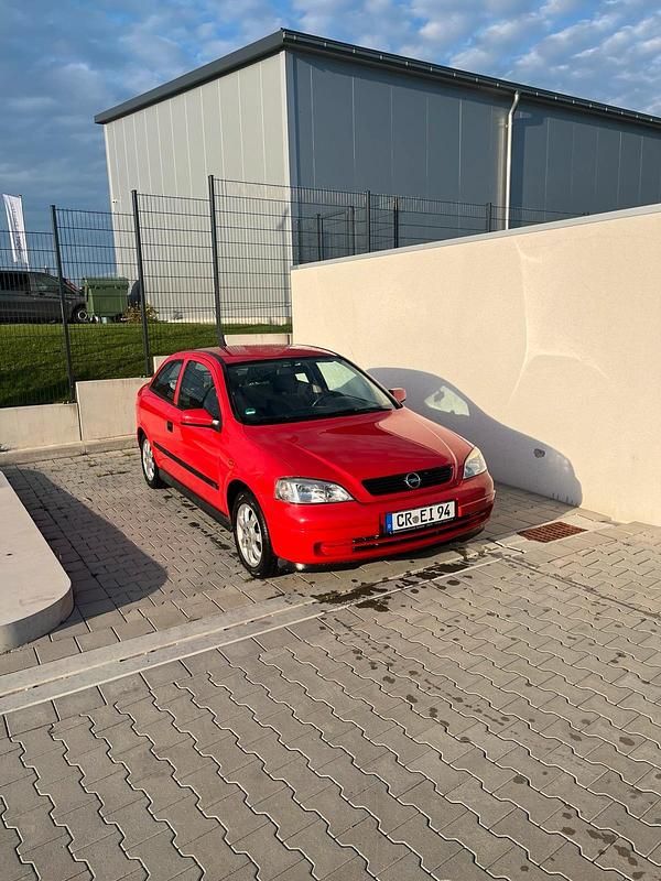 Rot Gebraucht 1999 Opel Astra Limousine | 750 € (Guter Preis) - Bild 1/3