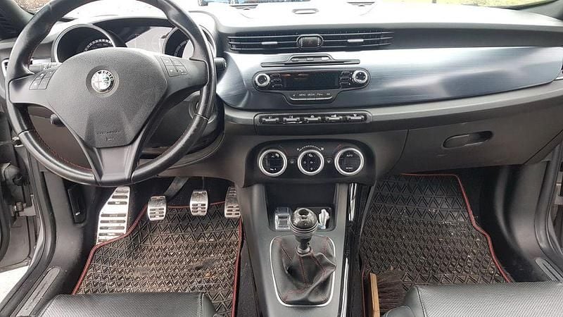 Gebraucht Alfa Romeo Giulietta Turismo 140 PS (102 kW) 2011 Grau Kleinwagen