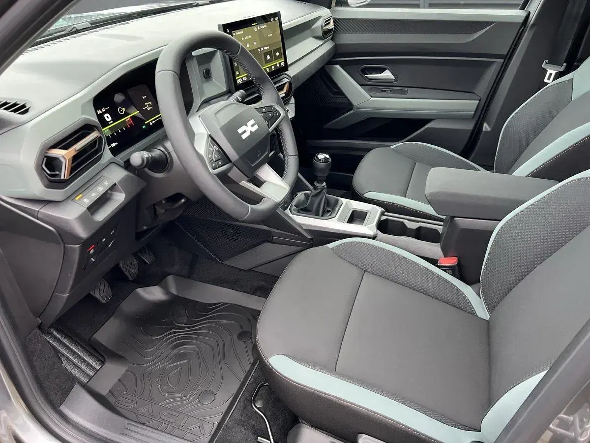Neu Dacia Bigster Extreme 140 PS (102 kW) 2025 Dolomitgrau SUV