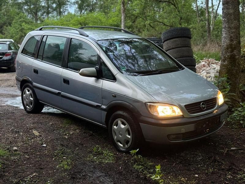 Grau Gebraucht 2002 Opel Zafira Van / Kleinbus | 900 € (Guter Preis) - Bild 1/4